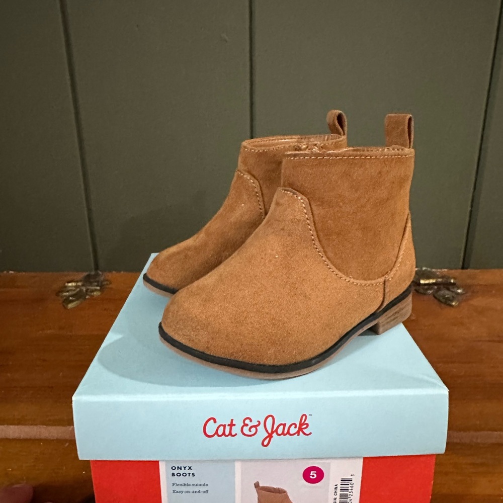 Cat & Jack Tan Kids Chelsea Boots Size 5 Girls